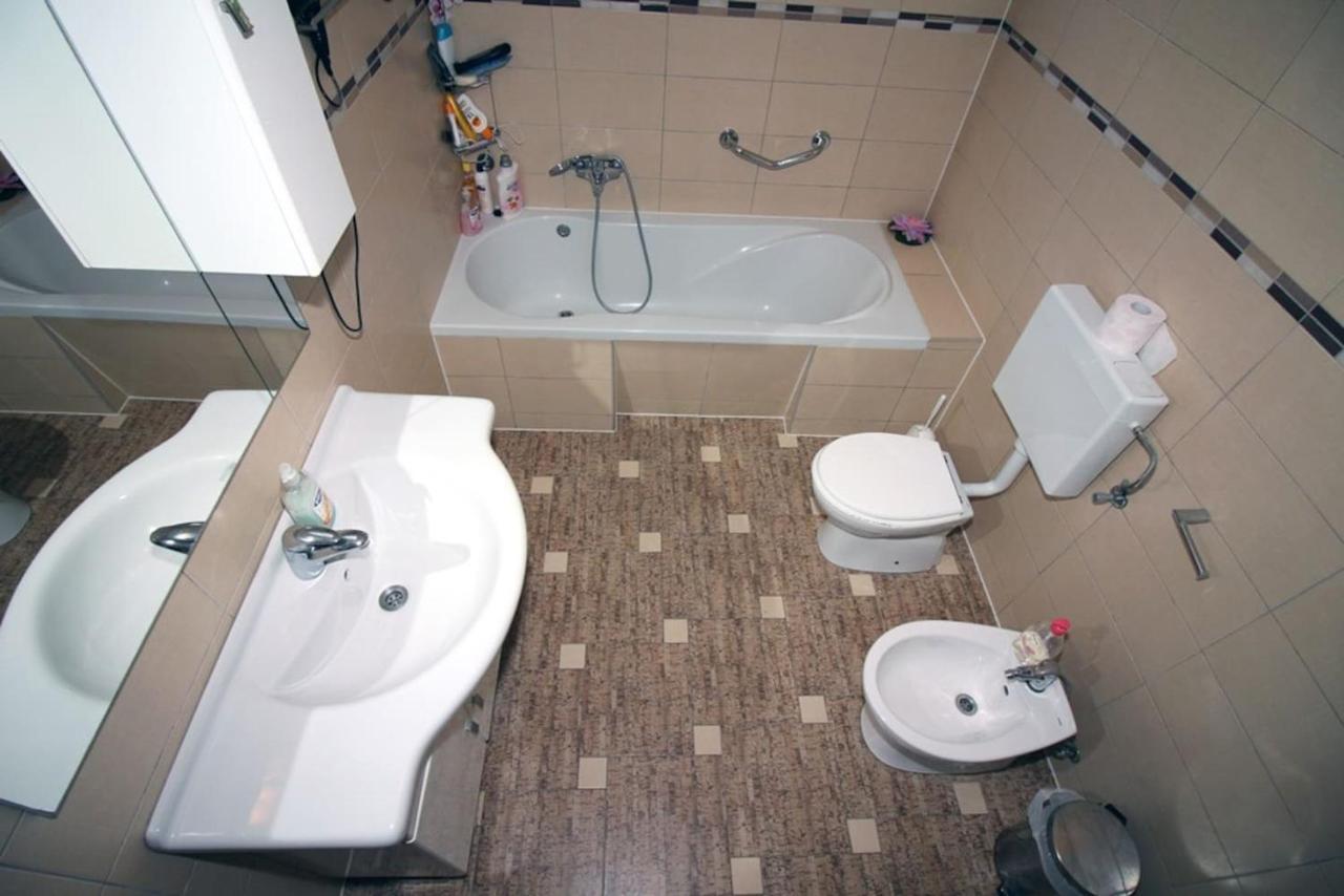 4 Bedroom Apartment In ทิสโน ภายนอก รูปภาพ