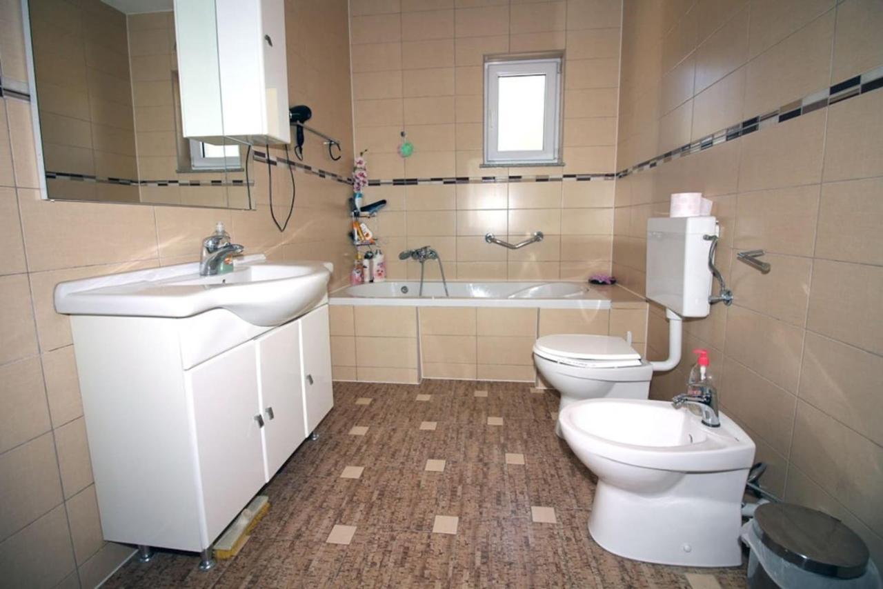 4 Bedroom Apartment In ทิสโน ภายนอก รูปภาพ